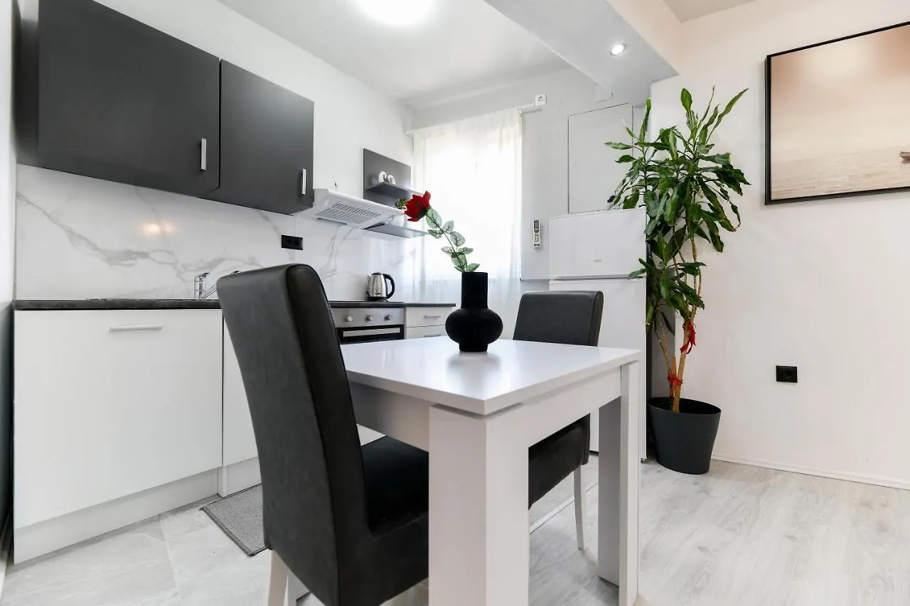 Apartment Lusy Lo Zadar 0*,